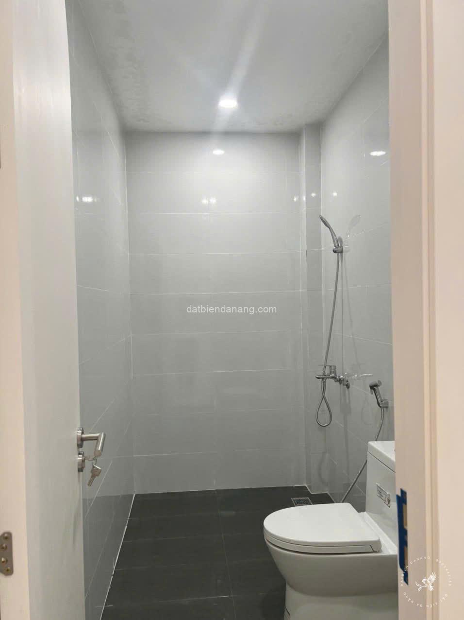 z6778562234626 60d4075d806a97e014a108d1a39b9c24 - datbiendanang